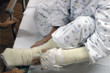 �����